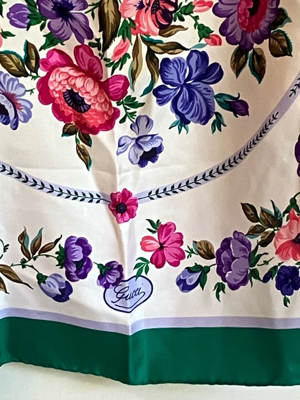 Vintage Floral Gucci Silk Scarf Made in Italy Green Border approx 34” Square - Picture 4 of 6